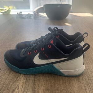 Nike Men's Athletic Shoes - Black, White, and Teal NO BOX